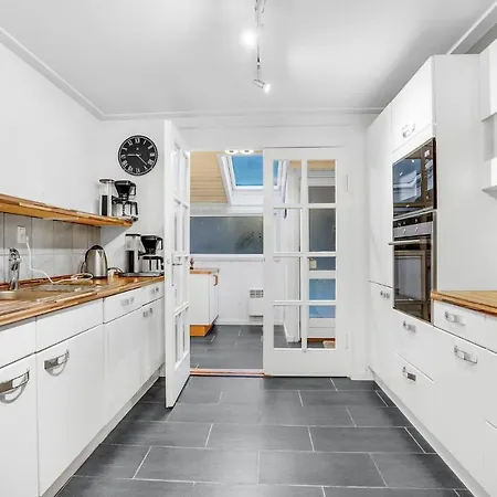 Pet Friendly In With Wifi Holiday home
